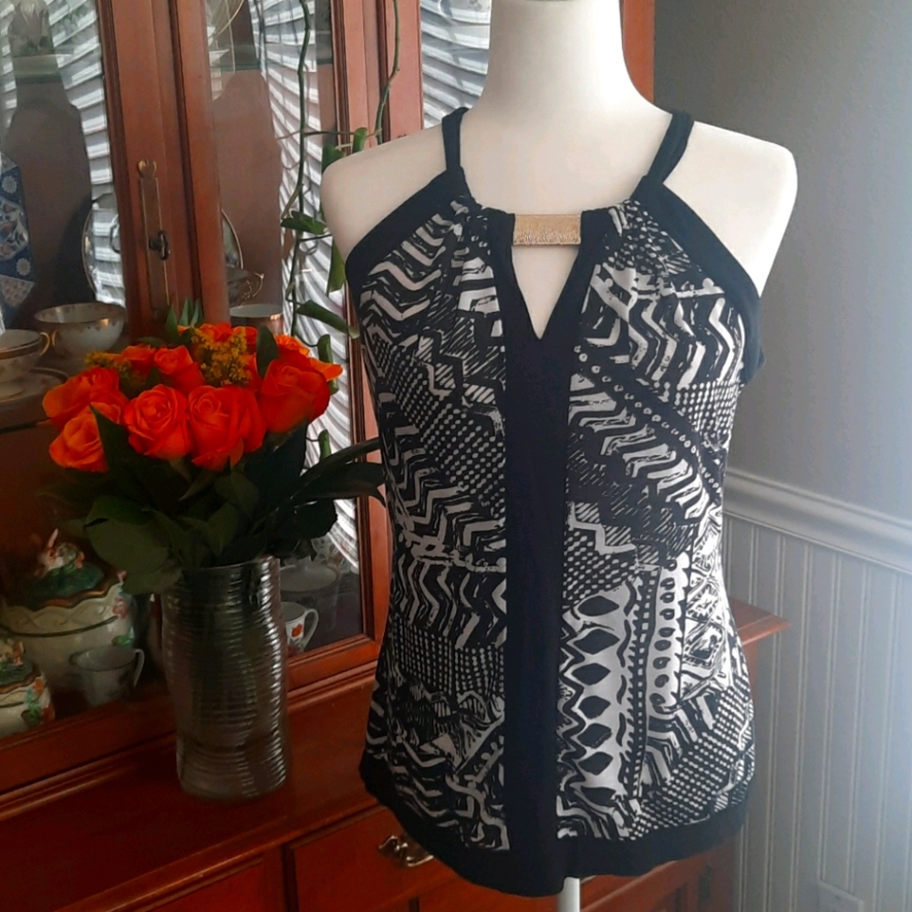 Stylish top with gold jewlrey piece attached